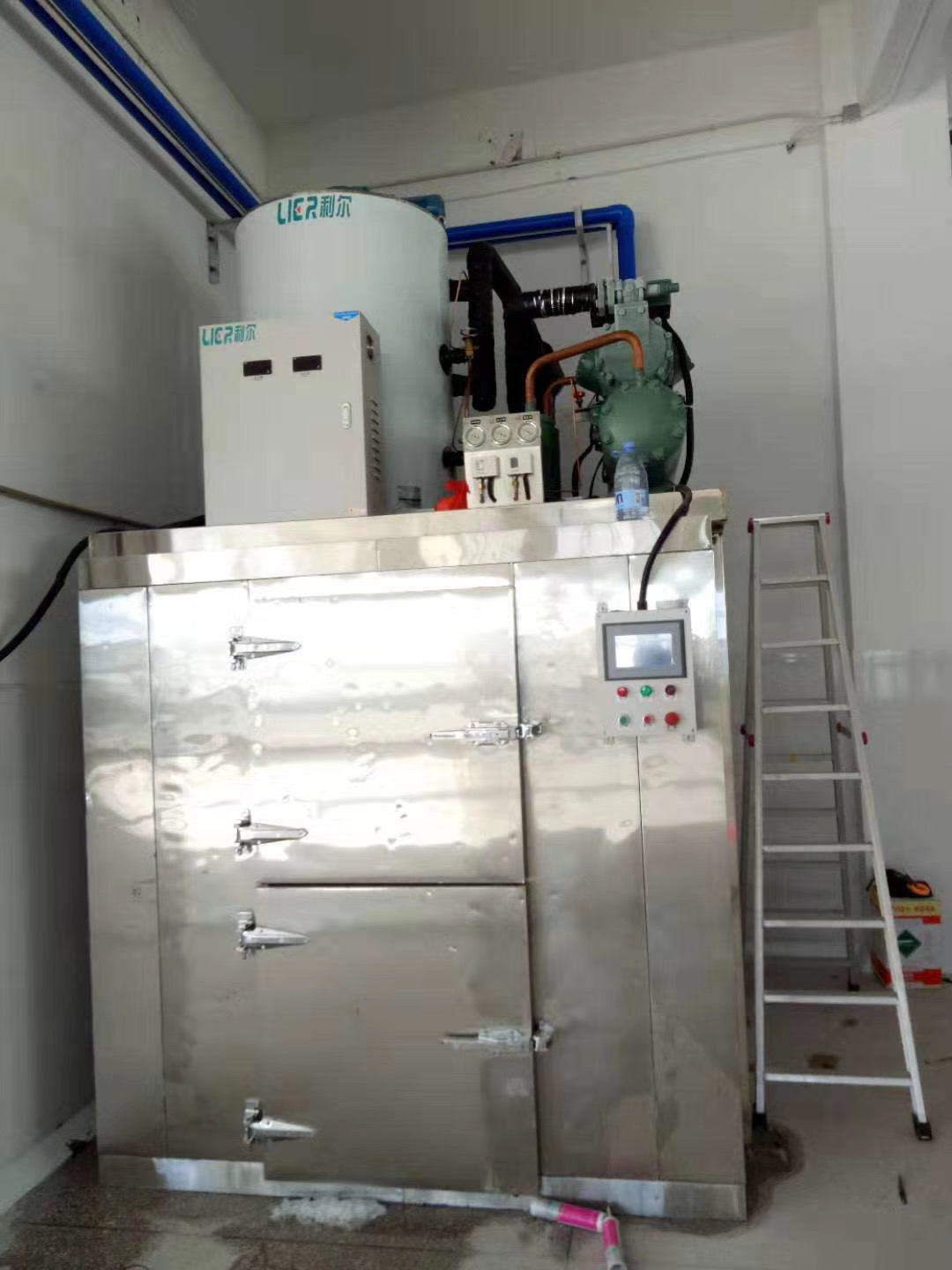 贤哥食品订制第二台5吨制冰机!